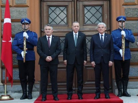 Ərdoğan Balkan səfərində - Qapalı görüşlər keçirildi