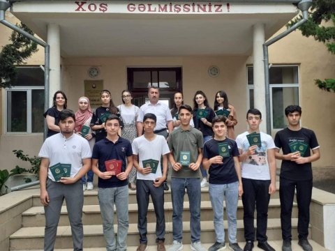 Bu sinfin də bütün məzunları tələbə adını qazanıb