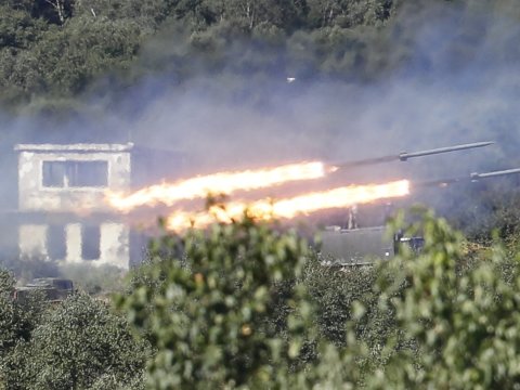 Qərb mətbuatı: Rusiya Şimali Koreyadan silah-sursat alır 