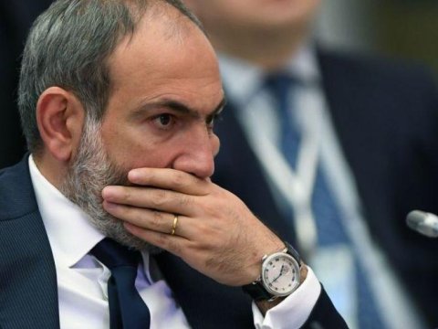Paşinyan Rusiyada özünü gülünc vəziyyətə saldı - VİDEO