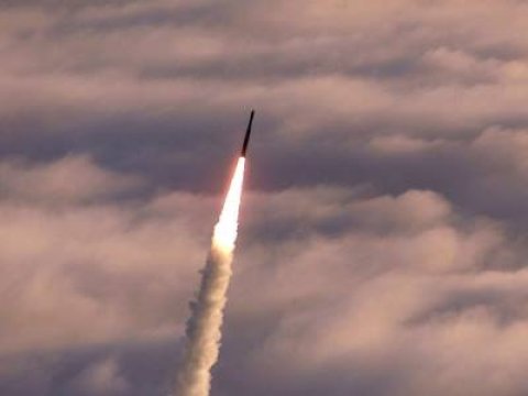 ABŞ nüvə daşıyan raketini sınaqdan keçirdi 