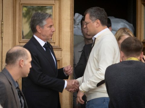 Blinken Kiyevdə uşaq xəstəxanasına baş çəkib