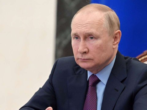 Putin kraliçanın ailəsinə başsağlığı verdi