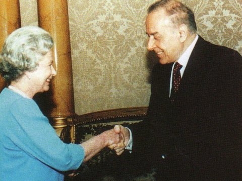 Kraliça II Elizabetlə görüşmüş azərbaycanlılar - FOTOLAR