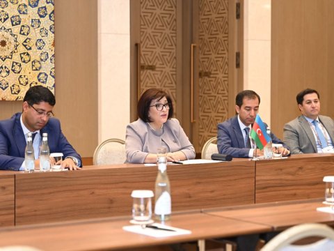 Spiker Bəhreyn Nümayəndələr Şurasının sədrilə görüşüb