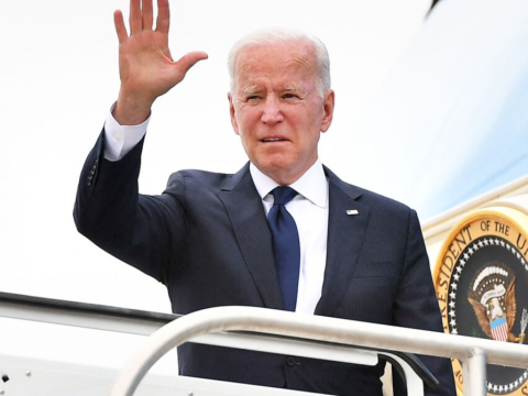 Bayden kraliçanın dəfninə gedəcək