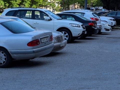 Dövlət qurumları avtomobillərini ucuz qiymətə satır - SİYAHI