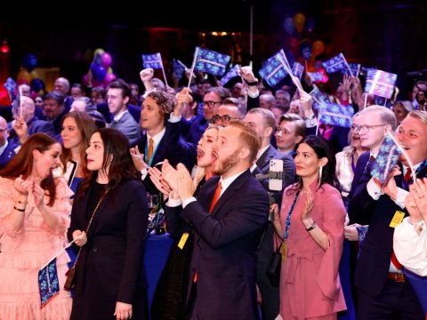 İsveçdə seçki - Hakim partiya yenidən qələbə qazanır