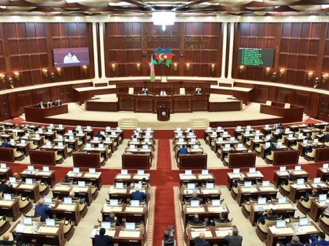 Parlamentdə təmsil olunan hansı partiyalar ləğv oluna bilər? 