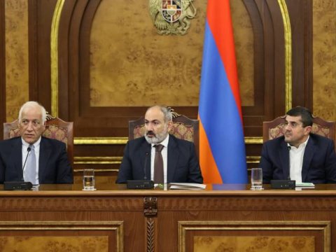 Paşinyan Təhlükəsizlik Şurasının iclasını çağırdı - Arayik də iştirak edib