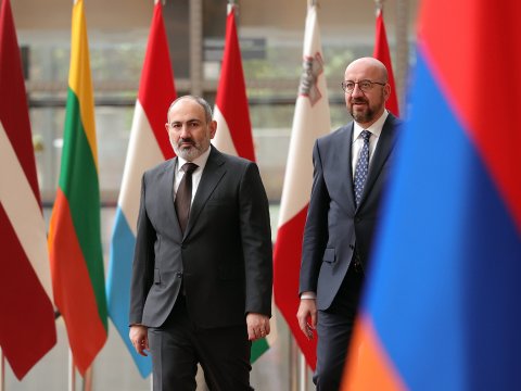 Paşinyan Şarl Mişelə sərhəddəki vəziyyətdən danışdı