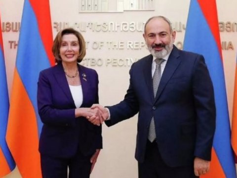 Pelosi Paşinyanla görüşdü 