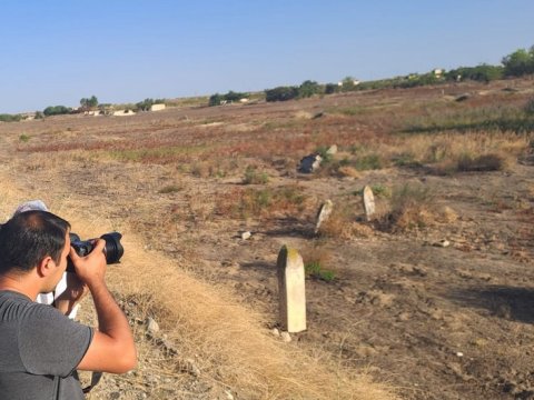 Əcnəbi jurnalistlər erməni vandallığı ilə tanış oldular