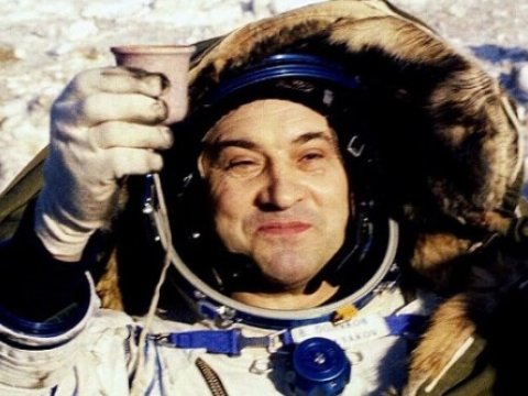 Dünya rekordu vuran sovet kosmonavtı ÖLDÜ