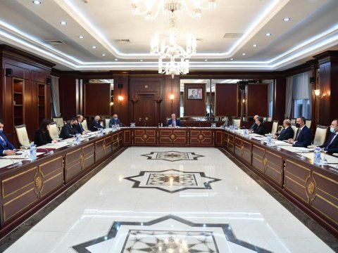 Parlamentdə komitə iclası keçirilir