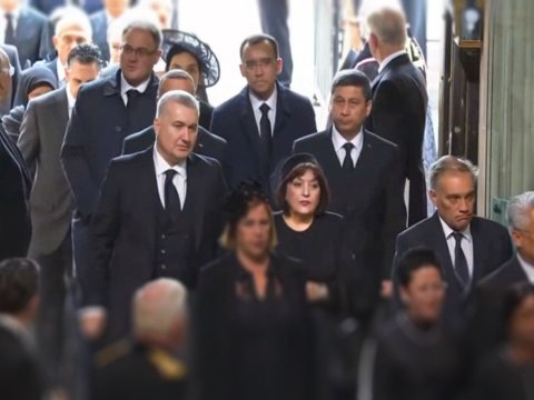 Sahibə Qafarova Kraliçanın vida mərasimində - FOTO