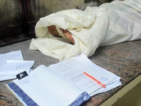 İcra hakimiyyətinin işçisi otağında ölü tapıldı 