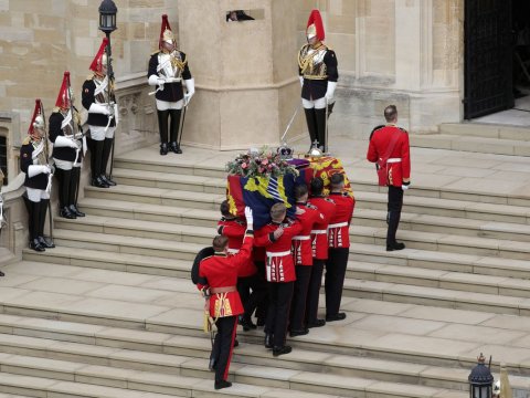 Kraliçanın dəfn mərasimi başa çatdı 