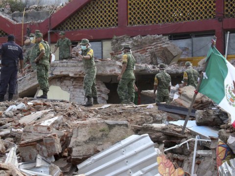 Meksikada güclü ZƏLZƏLƏ - Əhali küçələrə axışdı 