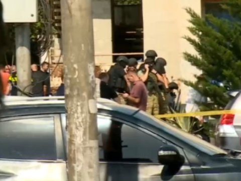 Banka hücum edən şəxs saxlanıldı, girovlar azad edildi - YENİLƏNİB