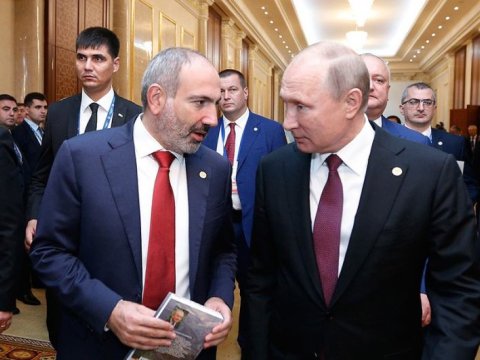 Putin Paşinyana məktub göndərdi: “Sülh vacibdir”