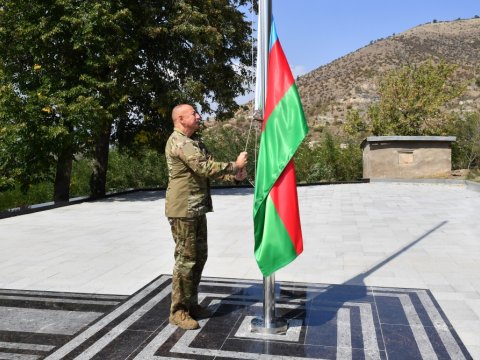 İlham Əliyev Laçın şəhərində bayrağımızı ucaltdı - FOTOLAR