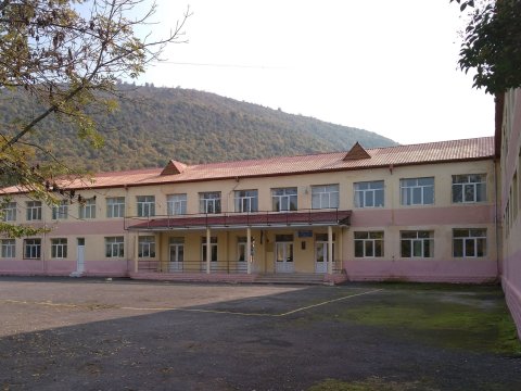 Müəllimi döydüyü deyilən direktor danışdı: “Mənə ləyaqətsiz dedi”