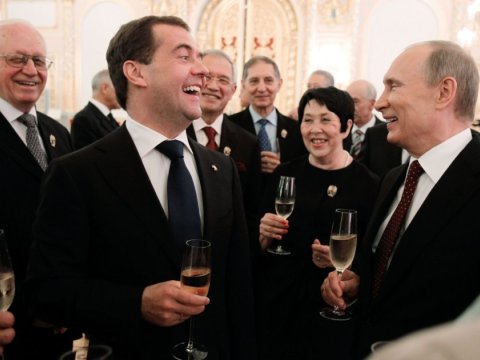 Putinin yaxın ətrafı oğlanlarını səfərbərlikdən yayındırır - Kimlər oğul, kimlər qız atasıdır...