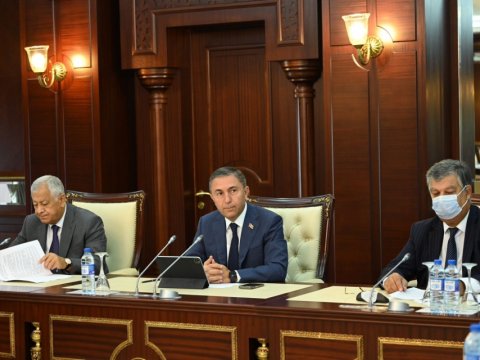 15 qanun layihəsi plenar iclasa tövsiyə edildi