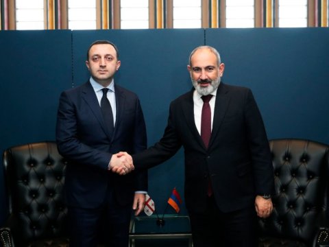 Paşinyan və Qaribaşvili sərhəd döyüşlərini müzakirə etdi