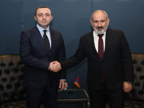 Gürcüstanın Baş naziri Paşinyanla görüşüb