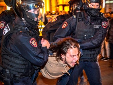 Aksiyada saxlanılan ruslar hərbi xidmətə aparılır