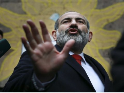 Ermənistan sülhlə ölüm ARASINDA