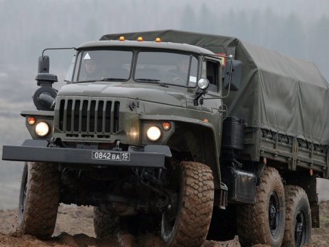 Ermənistan Zəngəzura hərbi texnika toplayır - FOTO