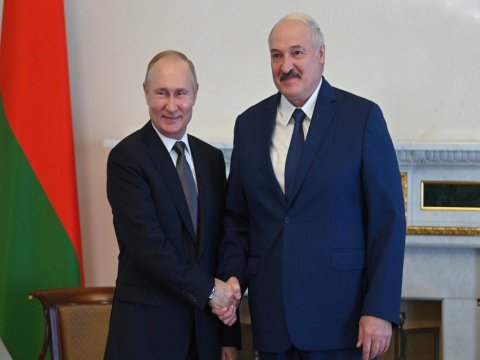Putinlə Lukaşenkonun görüşü başlayıb