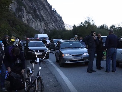 Rusiya-Gürcüstan sərhədində 5 mindən çox maşın tıxac yaradıb