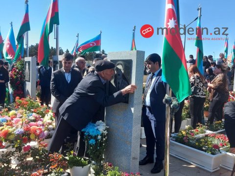 Xalq şəhidlərimizi anır - FOTOREPORTAJ