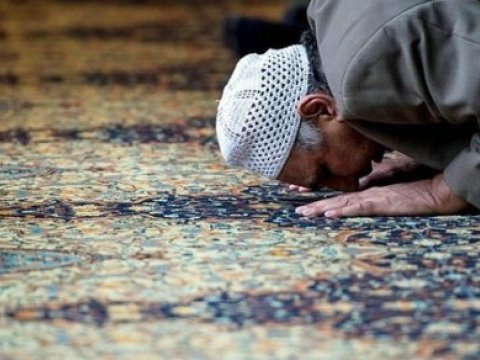 Lənkəranda axund namaz üstə BIÇAQLANDI