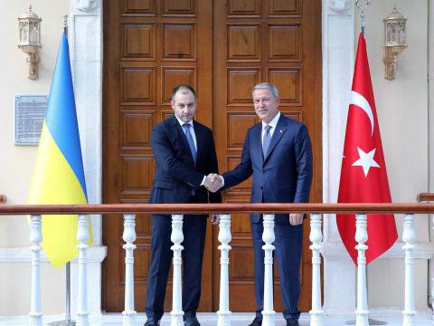 Hulusi Akar ukraynalı nazirlə danışdı