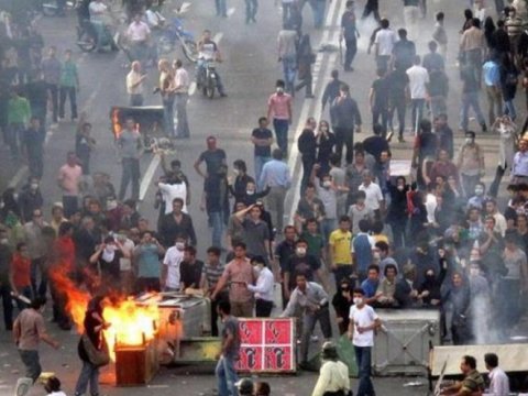 İranda “qanlı cümə” günündə kütləvi qətliam - Şahın oğlu yenə bəyanat verdi