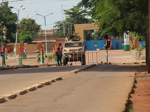 Bu ölkədə hərbi çevriliş OLDU