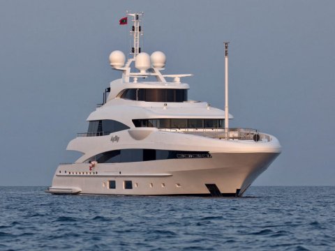 Rus milyarderin superyaxtası satışa çıxarıldı