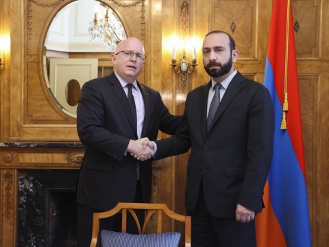 Erməni nazir Rikerlə Azərbaycanı müzakirə etdi