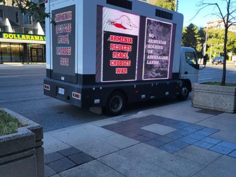 Azərbaycan icması Toronto şəhərində piket keçirib