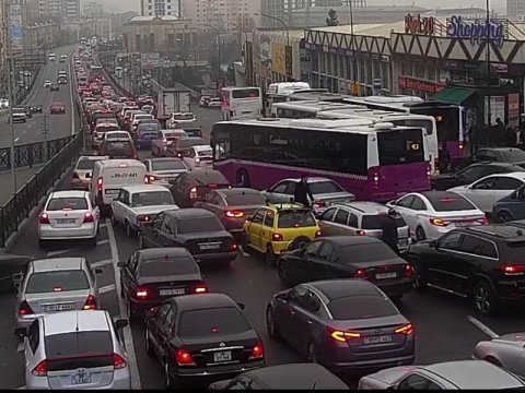 Bakıda böyük tıxac - Bu yollarda hərəkət iflic olub