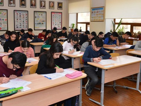 Olimpiadada fərqlənən müəllimlər təltif olunub