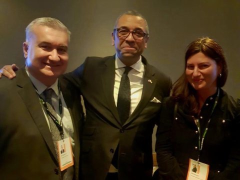 Elin Süleymanovun britaniyalı nazirlə səmimi FOTOSU