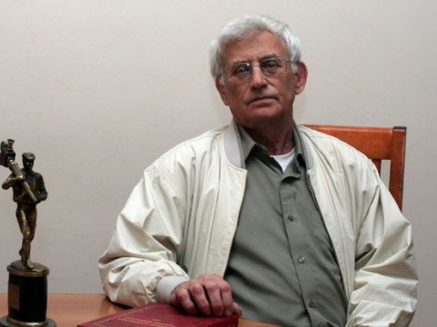 Keçmiş rektor intihar etdi: “Dözə bilmirəm…”