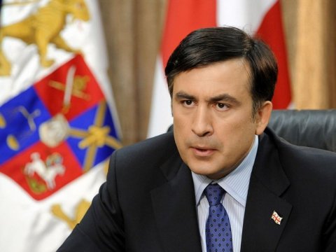 Saakaşvili məhkəmədə huşunu itirdi