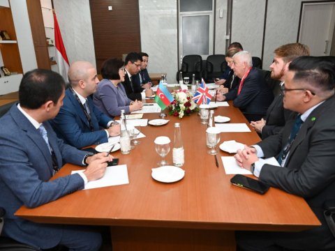 Spiker Britaniya İcmalar Palatasının sədri ilə görüşdü